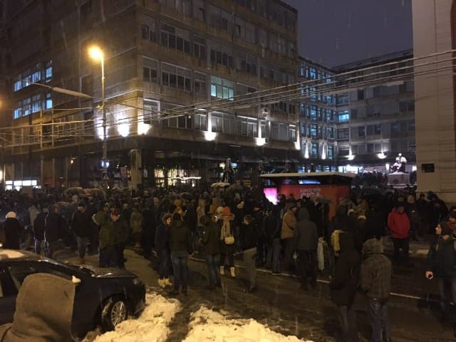 Demonstranti u Beogradu poručili: Mi smo narod Srbije koji vam kaže da neće otići tiho u noć