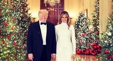Čudna božićna fotografija Donalda i Melanije Tramp