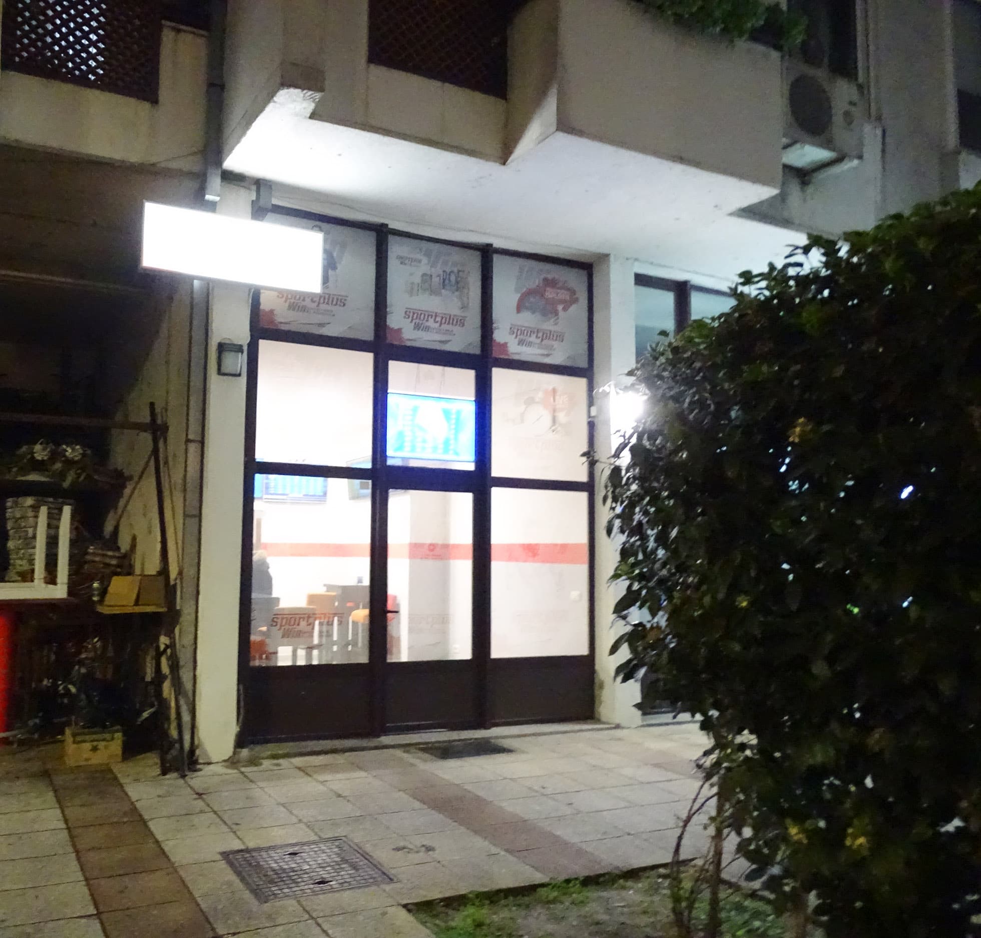 U kladionicu upao s nožem i uzeo novac
