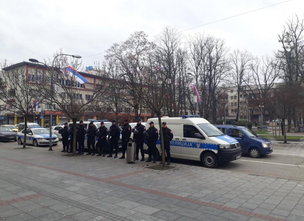 Uhapšeno pet osoba zbog napada na policiju