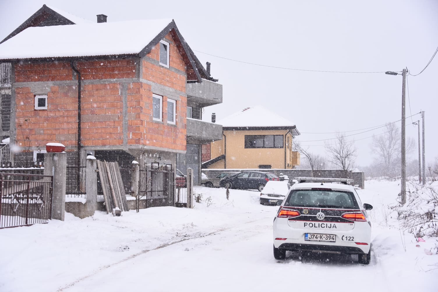 Detalji ubistva u Otesu: Suprug pucao u Bracu, žena pokušala prikriti zločin