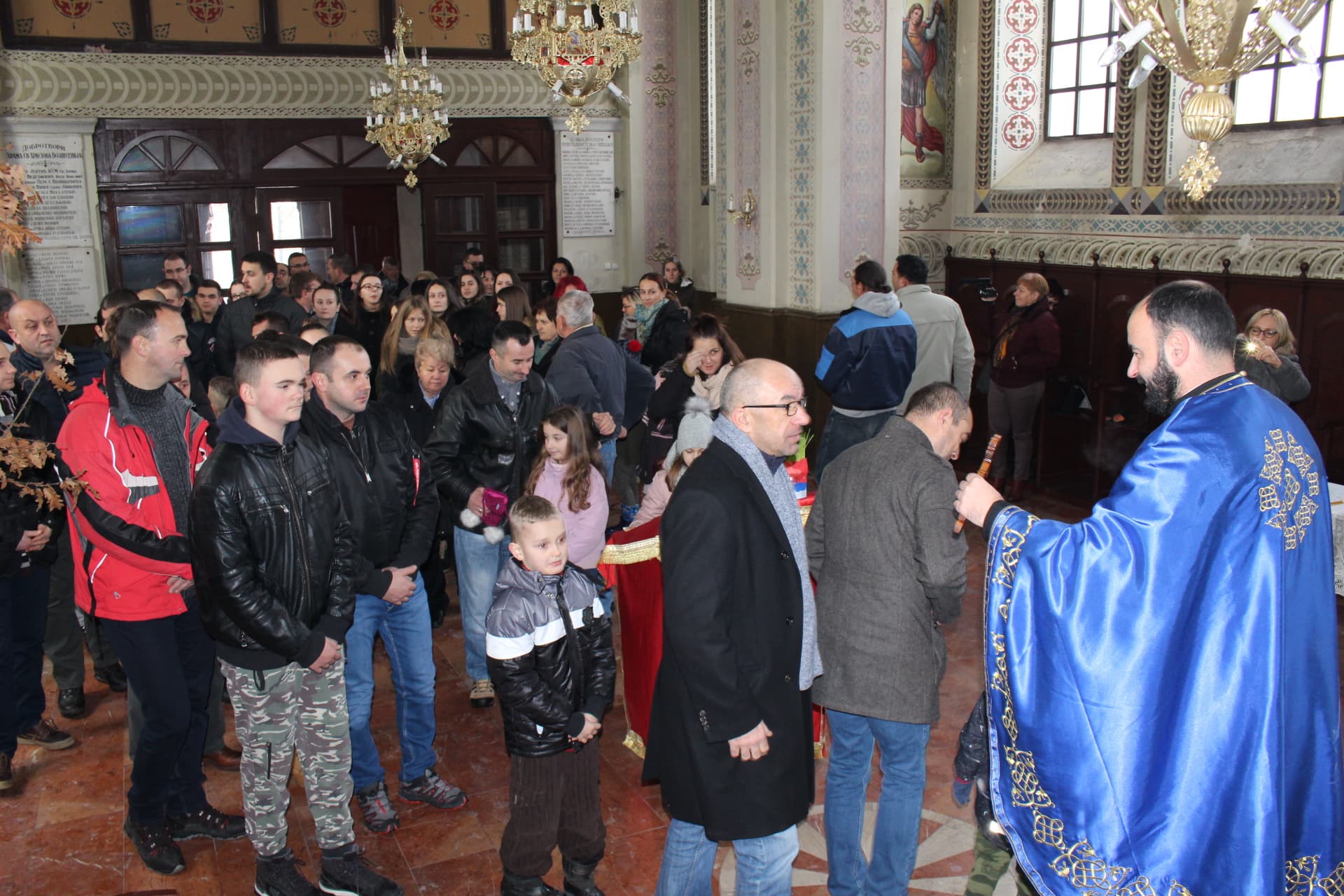 Gračanica: Svečanost Božića u obnovljenoj pravoslavnoj crkvi