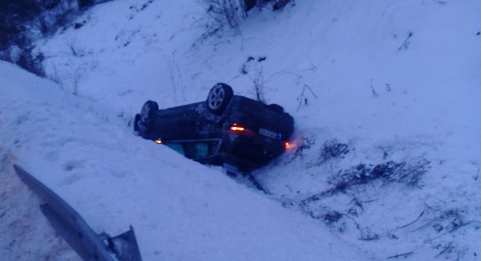 U Hadžićima se prevrnuo automobil, jedna osoba povrijeđena