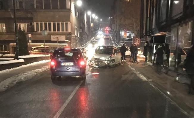 Udes dva automobila u centru Sarajeva, nije bilo povrijeđenih