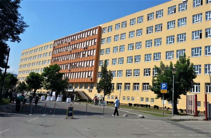 Povrijeđeni radnik je sanitetskim vozilom prevezen u UKC Tuzla. - Avaz
