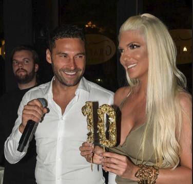 Jelena Karleuša stigla u Kinu i objavila porodičnu fotografiju