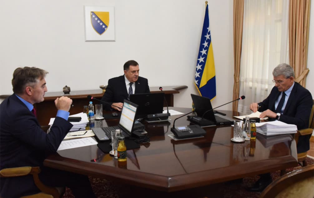 Umjesto rezultata, u Brisel nose krize