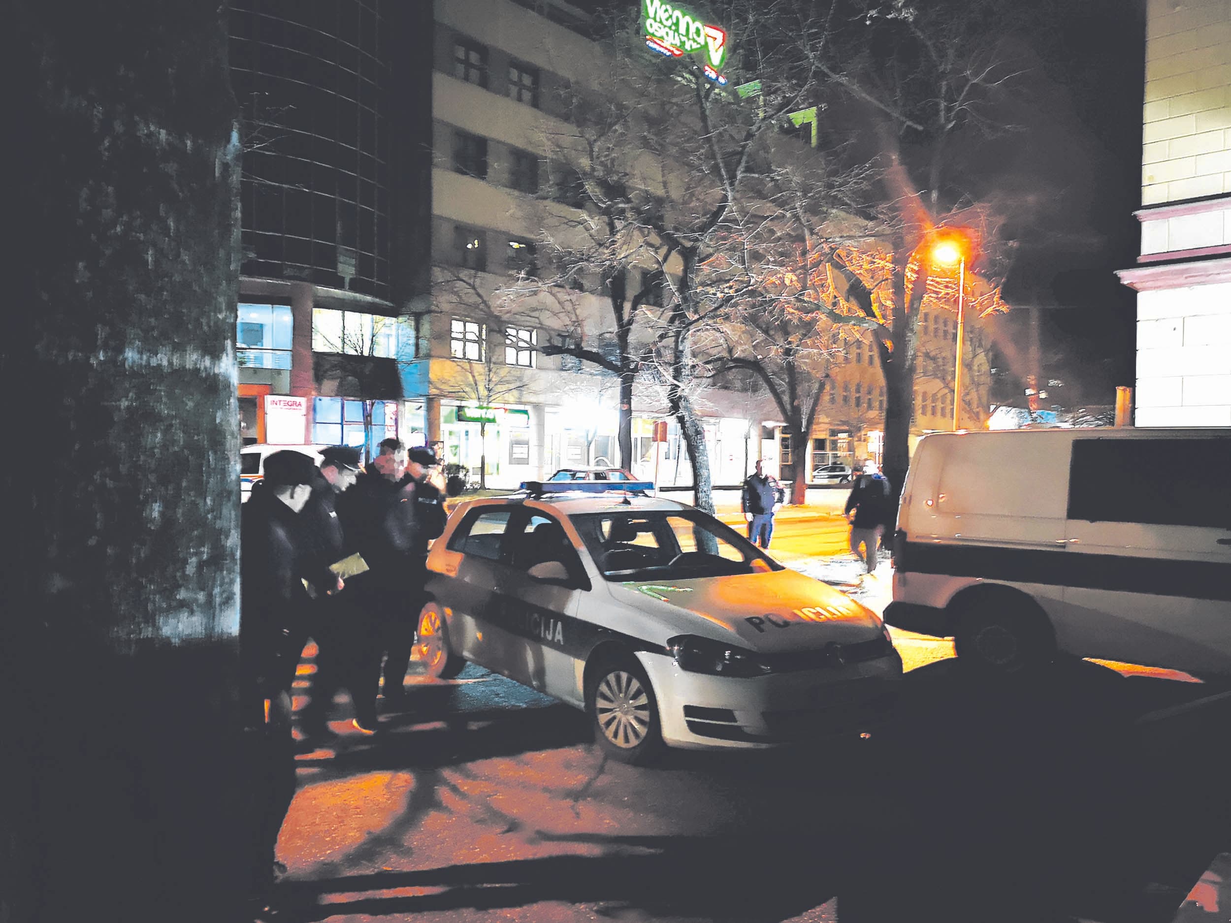Priznao ubistvo vršnjaka pa od policajaca tražio da jede