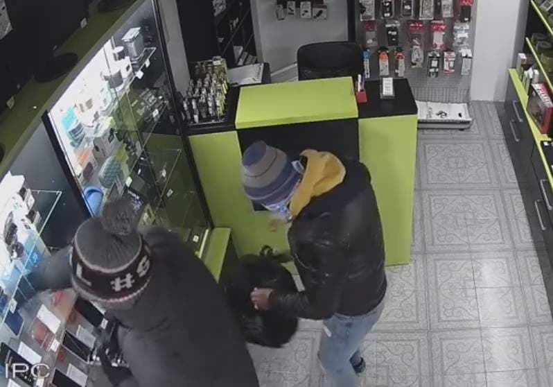 Migranti snimljeni u krađi - Avaz