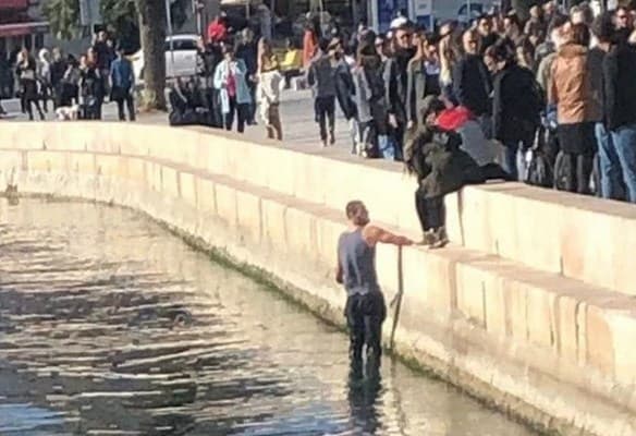 Splićani pomogli ''zvezdašu'' izaći iz mora, drugi vikali: "Ipak je on četnik''