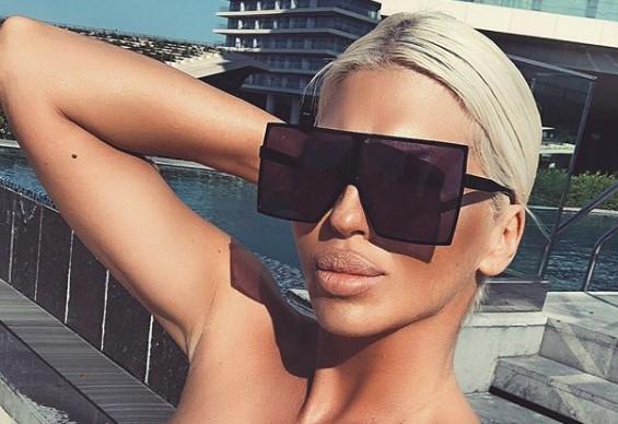 Jelena Karleuša u izazovnoj haljini i bez donjeg veša
