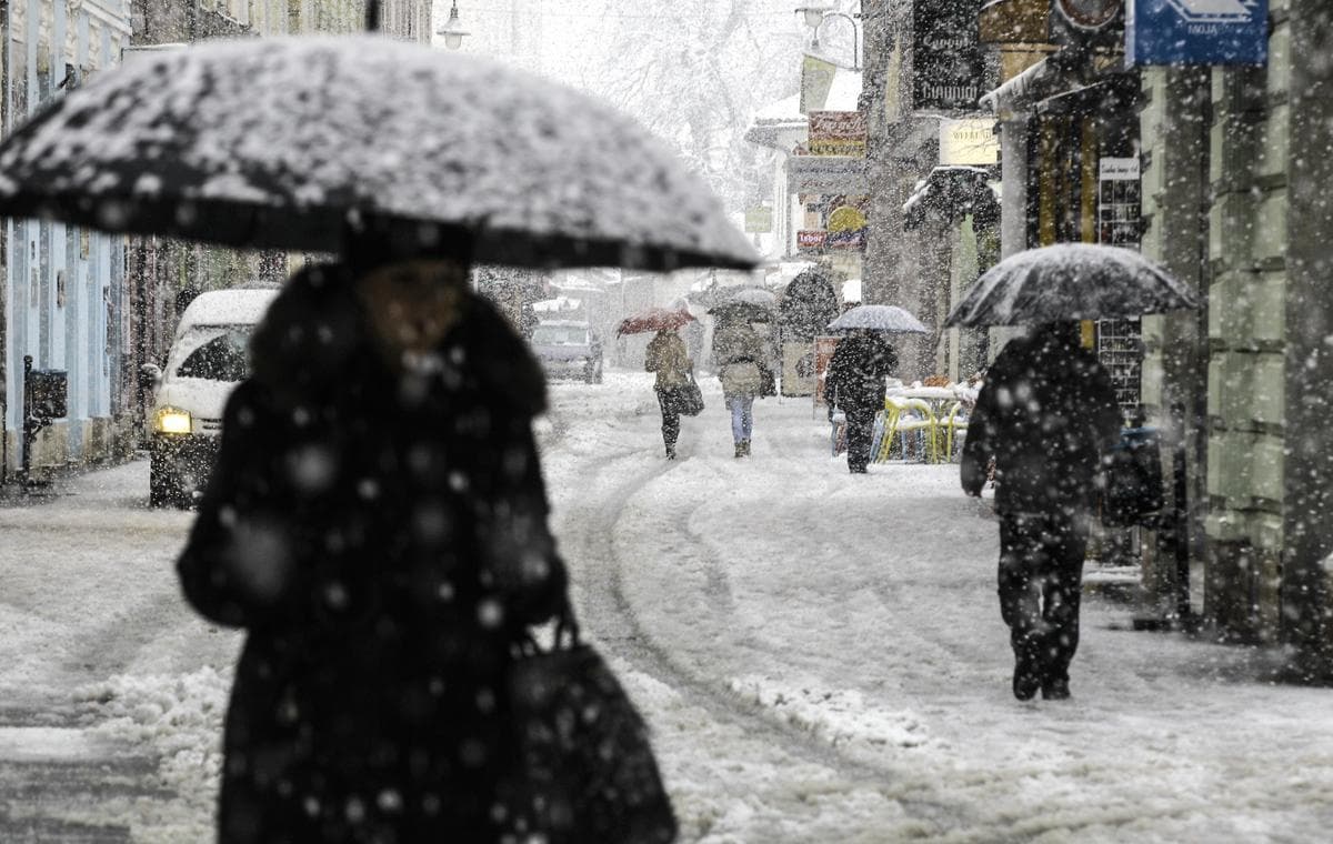 U BiH danas hladno sa slabim snijegom, upozorenje na olujne udare vjetra