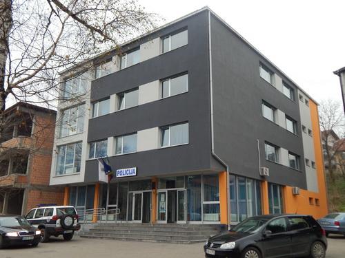 Izvini, seko, sad ću ti ući za pult i uzeti novac