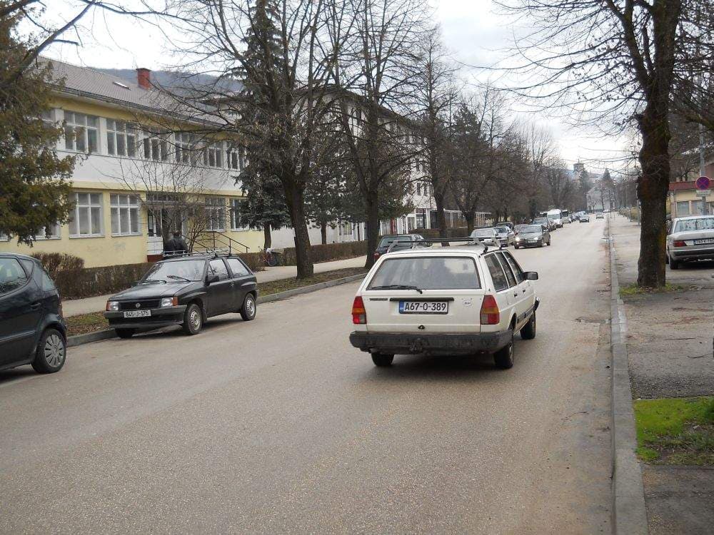 Pucnjava u Drvaru: Dvije osobe uhapšene, oštećen Mercedes