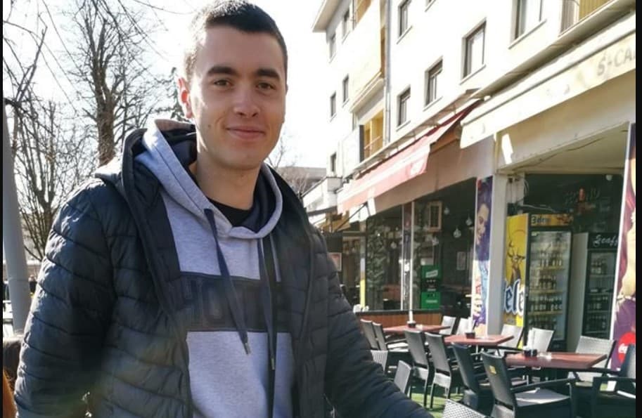 Ivanović: Svakog dana na leđima nosi 20 kilograma knjiga - Avaz