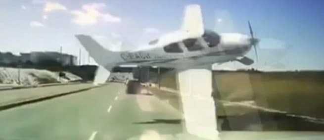 Pogledajte trenutak kada je avion skoro udario automobil