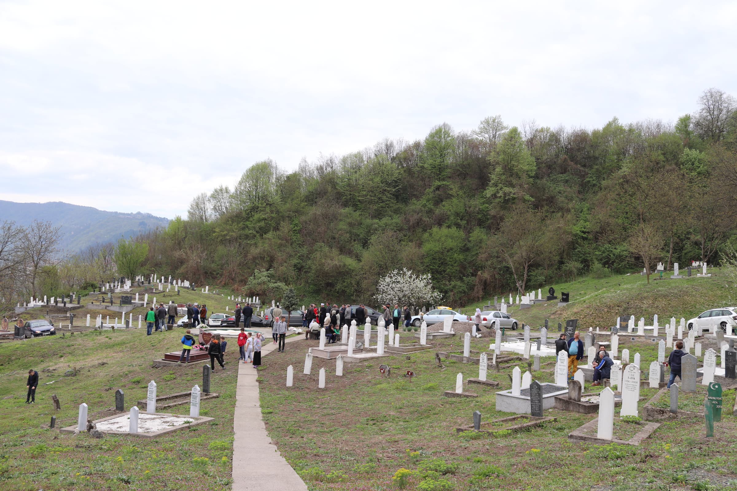 Na mezarje Kazanbašča položeno cvijeće i proučena Fatiha žrtvama zločina u Zvorniku - Avaz