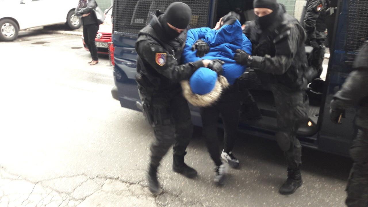 Dežurni operativni policajac dojavljivao informacije svodnicima