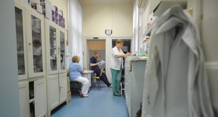 Srbijanska pjevačica ranjena u pošti: Nevjenčani suprug je nožem napao naočigled svih