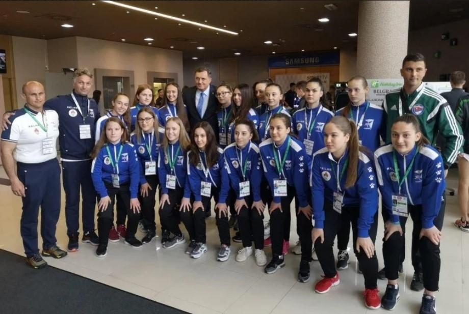 Nastavak skandala: Dodik posjetio žensku nogometnu reprezentaciju entiteta RS