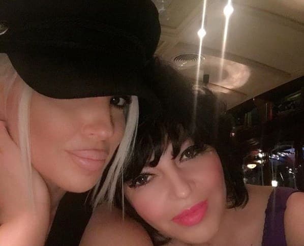 Bol sve jača: Jelena Karleuša objavila fotografiju s majčinog groba, a evo šta joj je ostavila