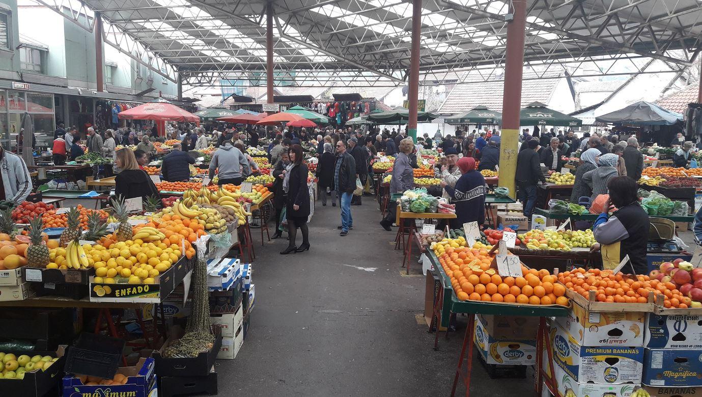 U Mostaru jagode 10, a u Sarajevu paprike 9 maraka