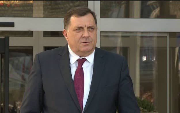 Dodik: S Papom samo o politici koja se vodi u svijetu