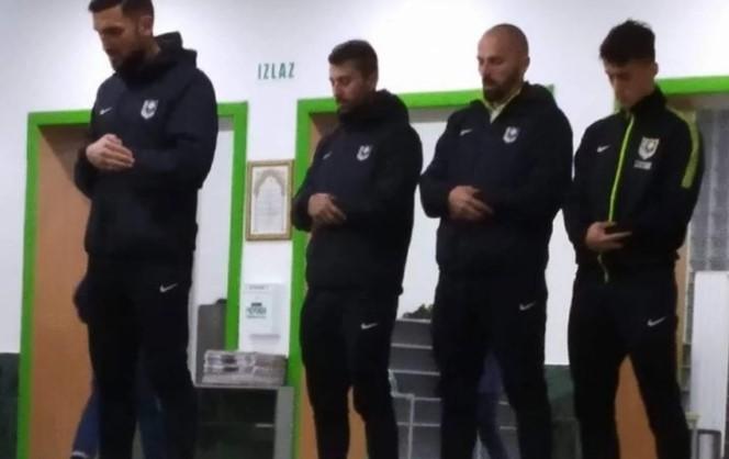 Igrači Sarajeva u Tuzli klanjali na Lejletu-l-berat