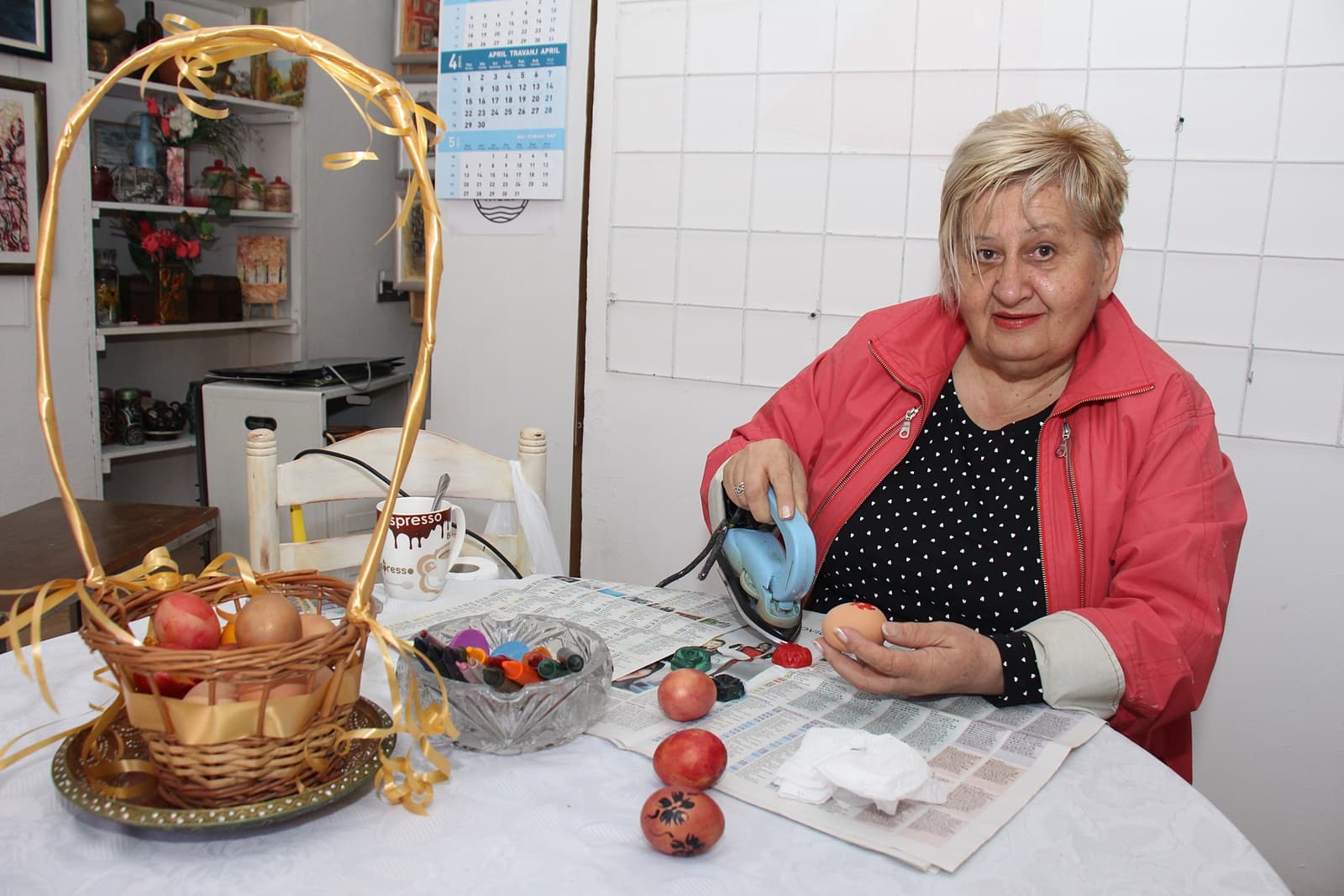 Zdena Šarić crta peglom - Avaz