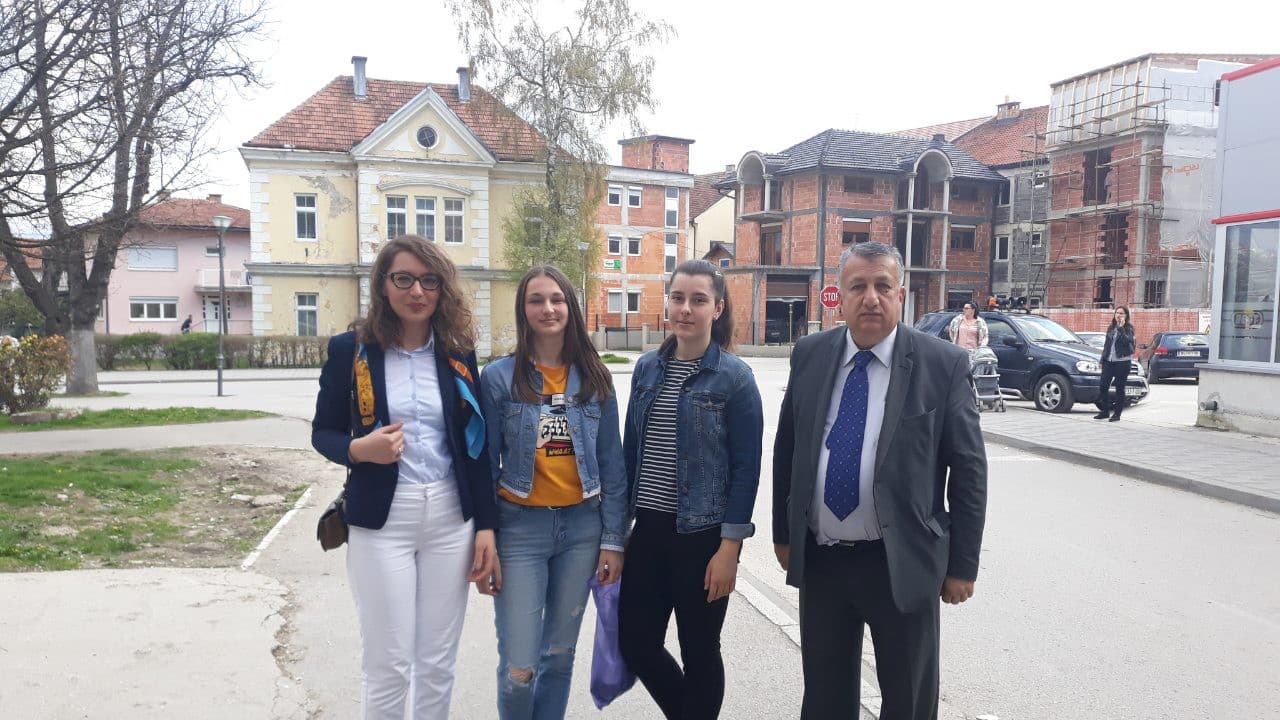 Volonteri brinu o deset starih i iznemoglih