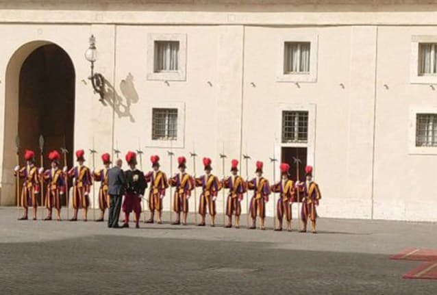 Sastanak Dodika i pape Franje: Predsjedavajućeg Predsjedništva BiH dočekala svečana garda