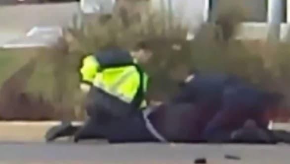 Policija u SAD brutalno pretukla ženu palicom