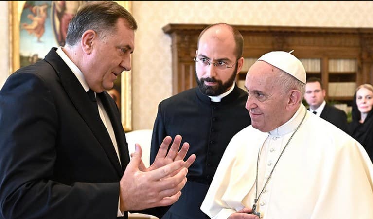 Dodik se javio iz Vatikana: Evo o čemu je razgovarao sa Papom Franjom