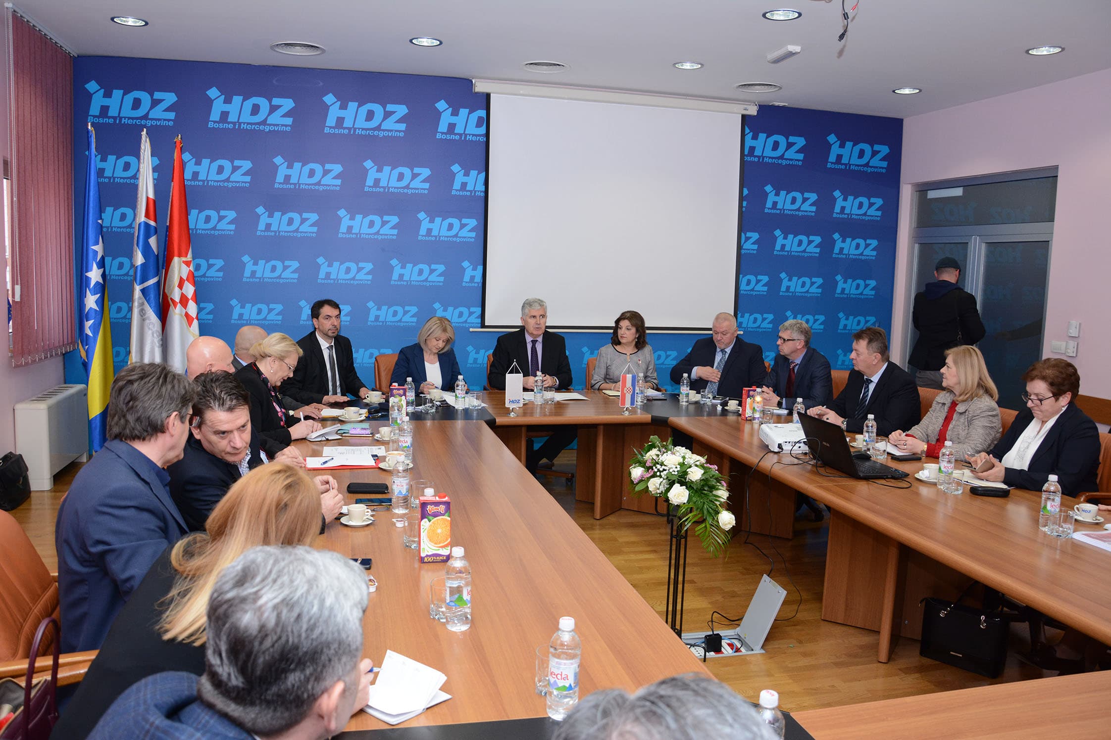 Predsjedništvo HDZ-a BiH jednoglasno podržalo Čovića za predsjednika stranke