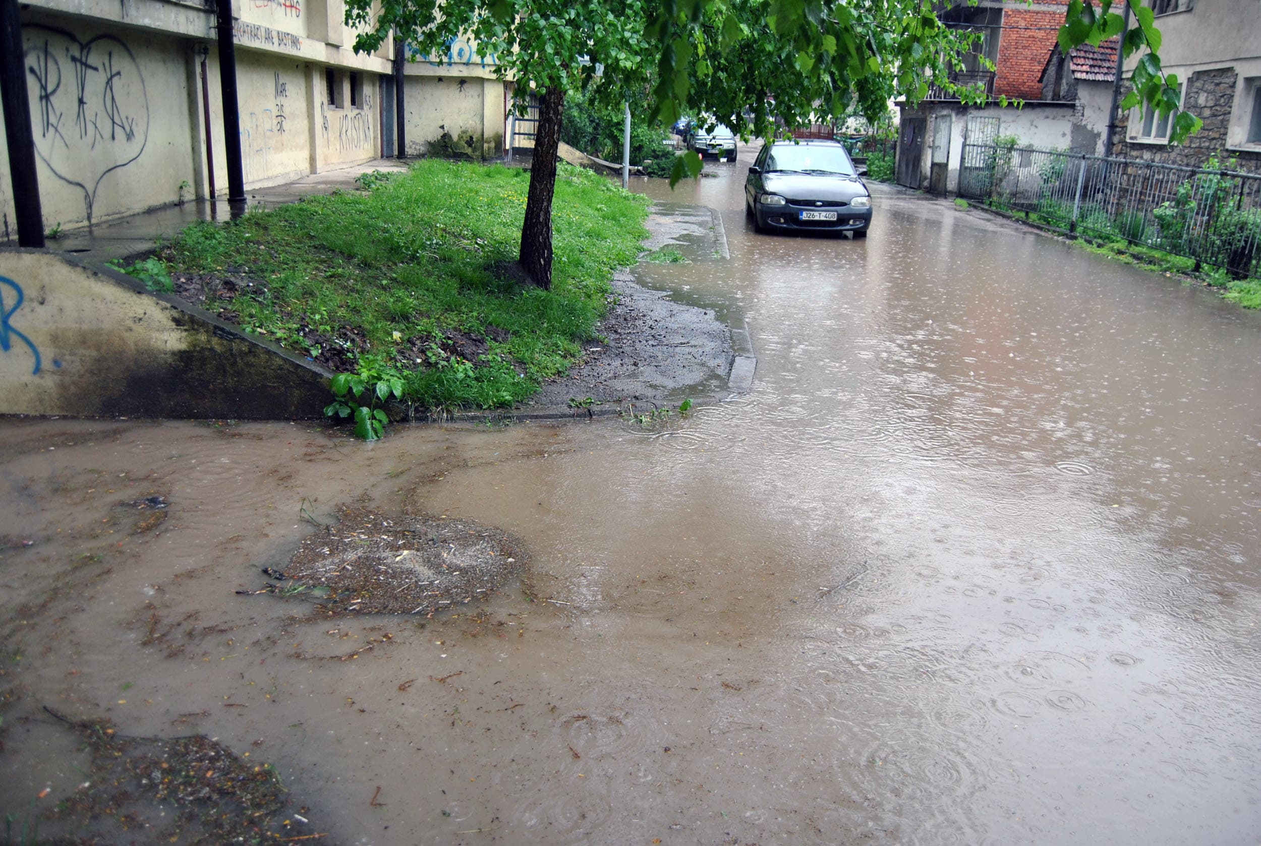 Jaka kiša poplavila podrume tri zgrade u Zvorniku