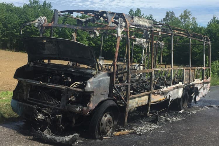 Zapalio se minibus kod Prnjavora