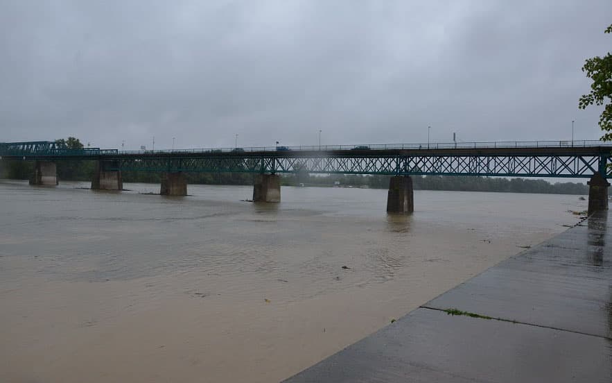 Poplave i odroni: Pod vodom putevi kod Prijedora, Sanskog Mosta i Gračanice