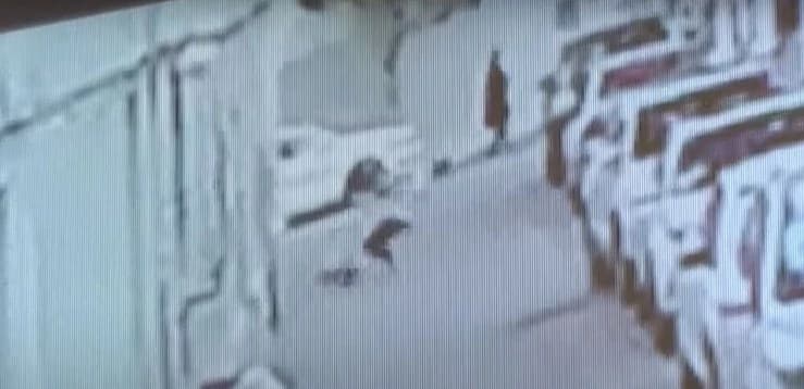 Dijete preživjelo pad s petog sprata: Mladić vidio dječaka na ivici prozora, začuo vrisak i spasio ga na nevjerovatan način