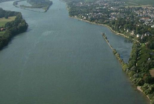 Prevrnuo se manji čamac na Rajni: Tri osobe poginule, traga se za djevojčicom