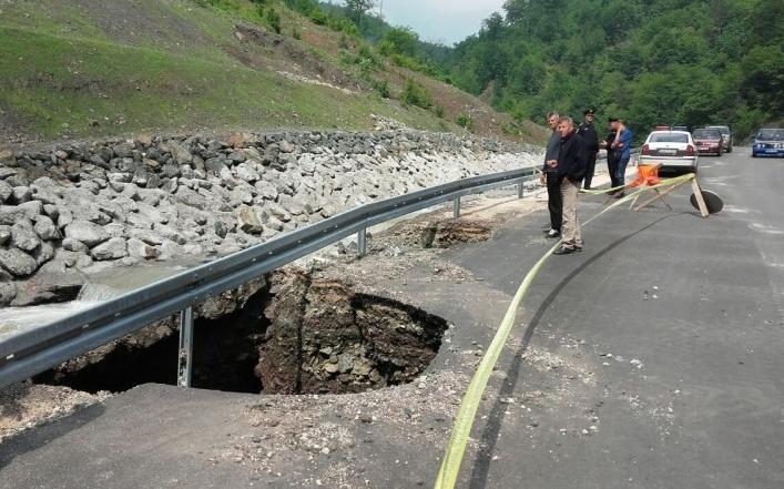Cjevovod mini hidrocentrale uzrokovao oštećenje puta Nemila - Bistričak u Zenici