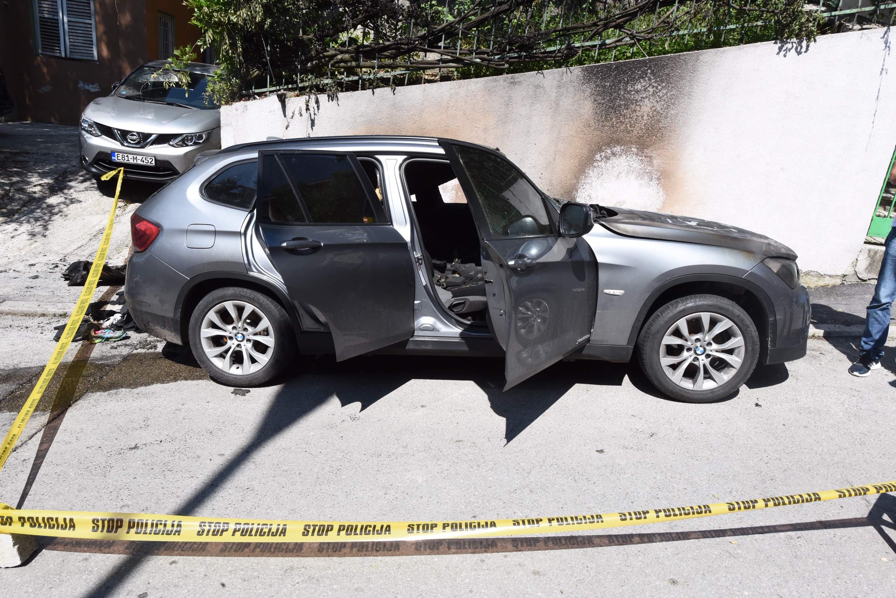 BMW skoro u potpunosti izgorio