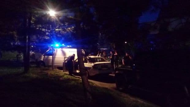 Ispalio dva hica u suprugu dok je šetala njihovu bebu pa pucao sebi u glavu