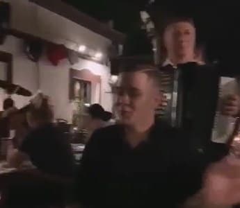 Marija Šerifović u noćnom provodu sa Džejlom Ramović i ostalim kandidatima