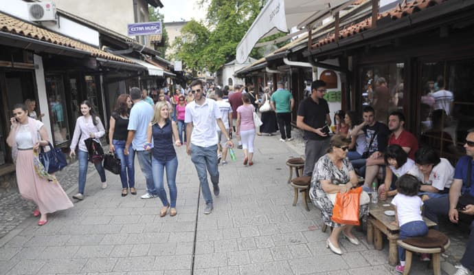 U BiH danas pretežno sunčano, u drugom dijelu dana pljuskovi i grmljavina