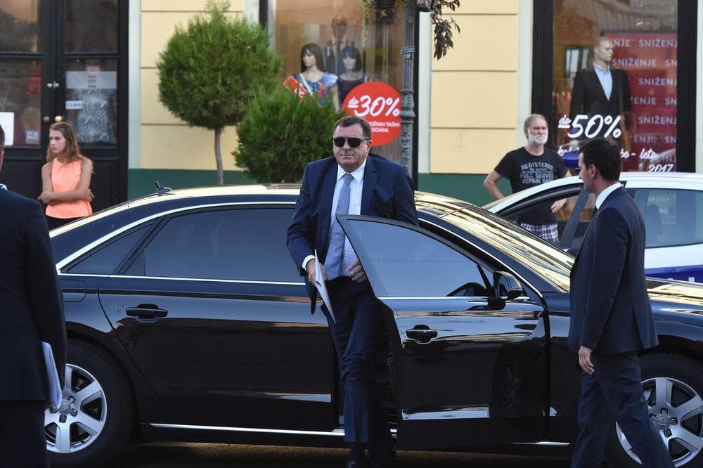 Dodik na putu za Budimpeštu, u pratnji 16 vozila