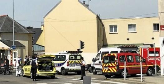 Napadač otvorio vatru na ljude koji su izlazili iz džamije u Francuskoj, pa izvršio samoubistvo