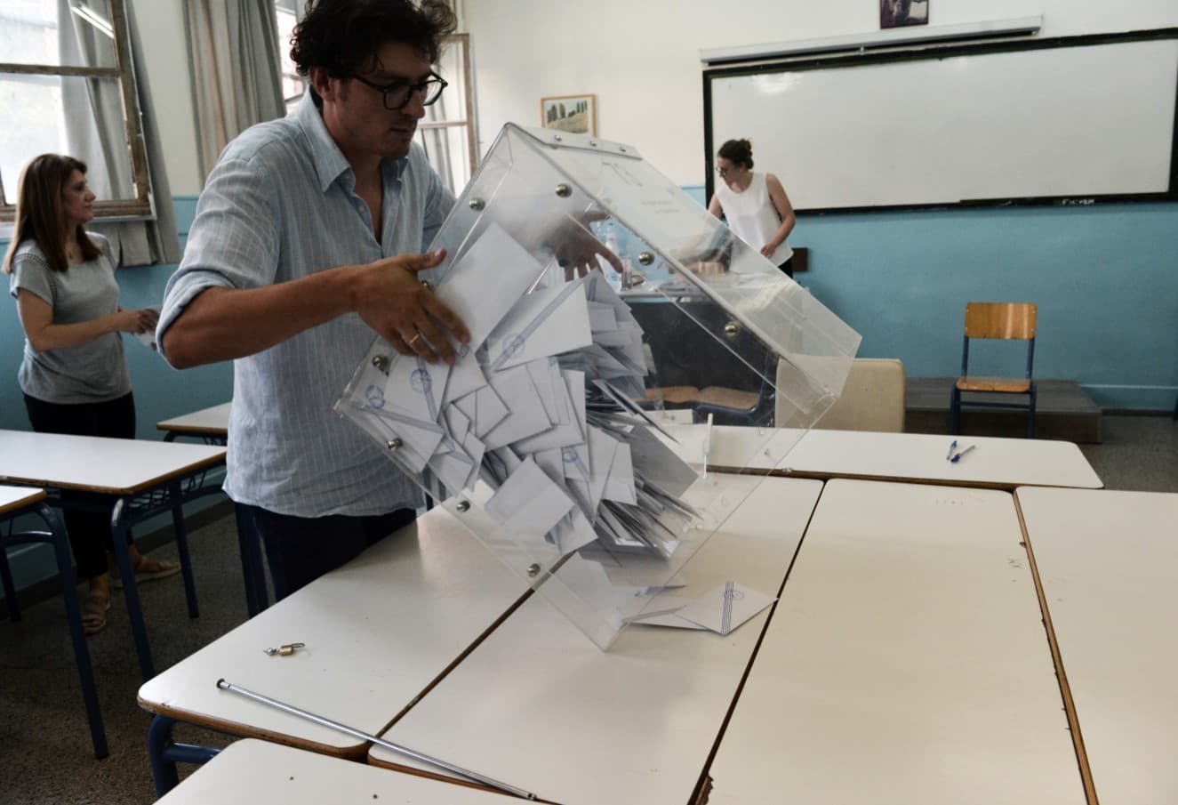 Na izborima u Grčkoj vodi opoziciona konzervativna stranka Nova demokratija