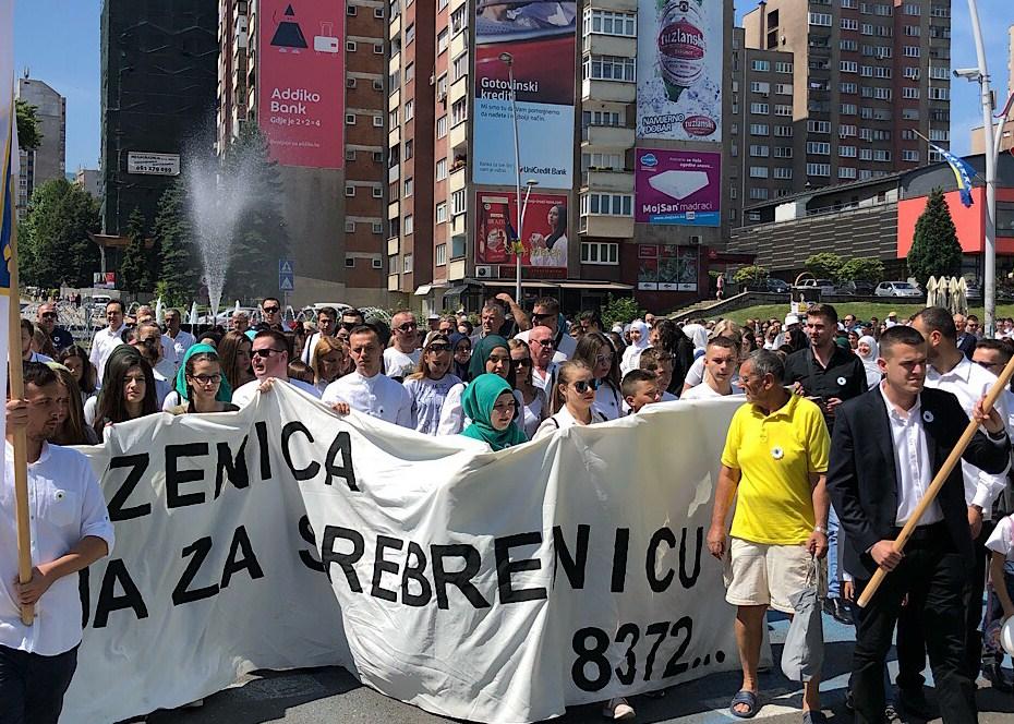 Stotine građana učestvovalo u mirnoj šetnji za Srebrenicu