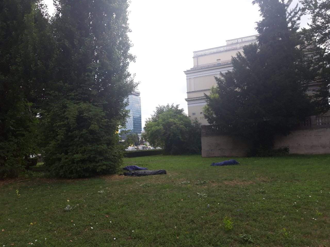 Migranti u glavnom bh. gradu spavaju pod vedrim nebom - Avaz
