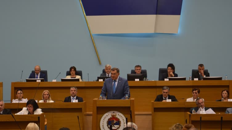 Dodik zavodi red u NSRS: Nema više prepucavanja, ograničava vrijeme diskusije